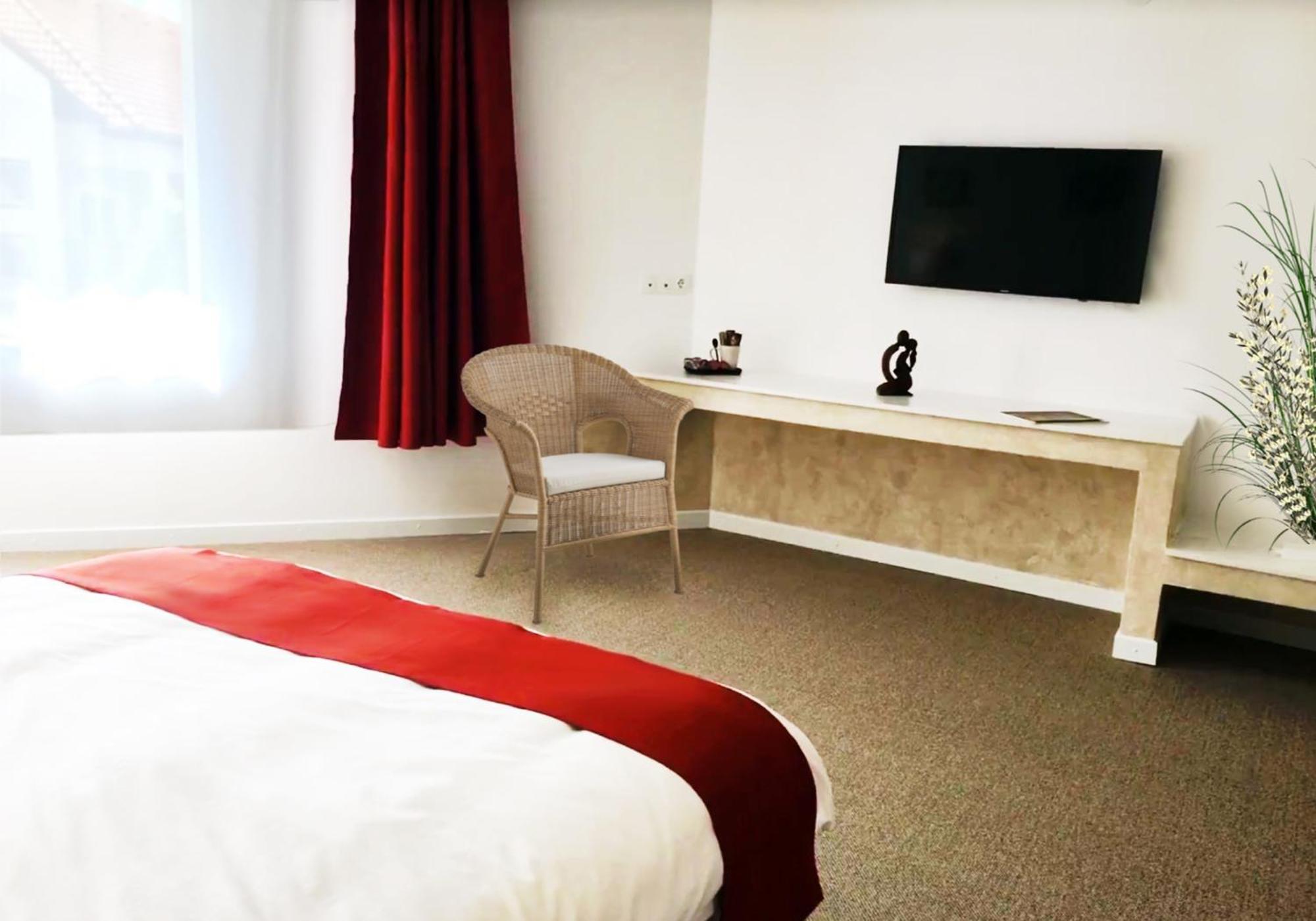 Csiki Hotel ميركورا تشيوك المظهر الخارجي الصورة