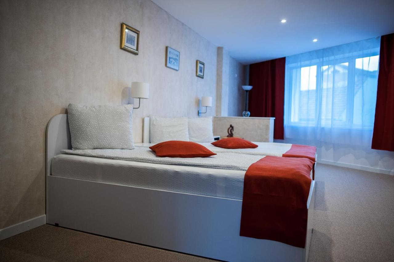 Csiki Hotel ميركورا تشيوك المظهر الخارجي الصورة